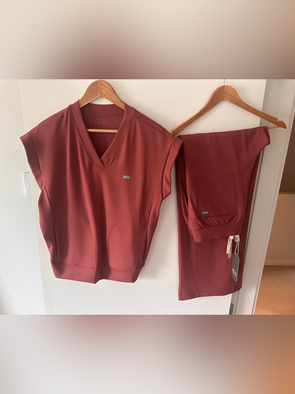 NWT FIGS Women's Form X Rosewood V-Neck Top Wide Leg Pant L
